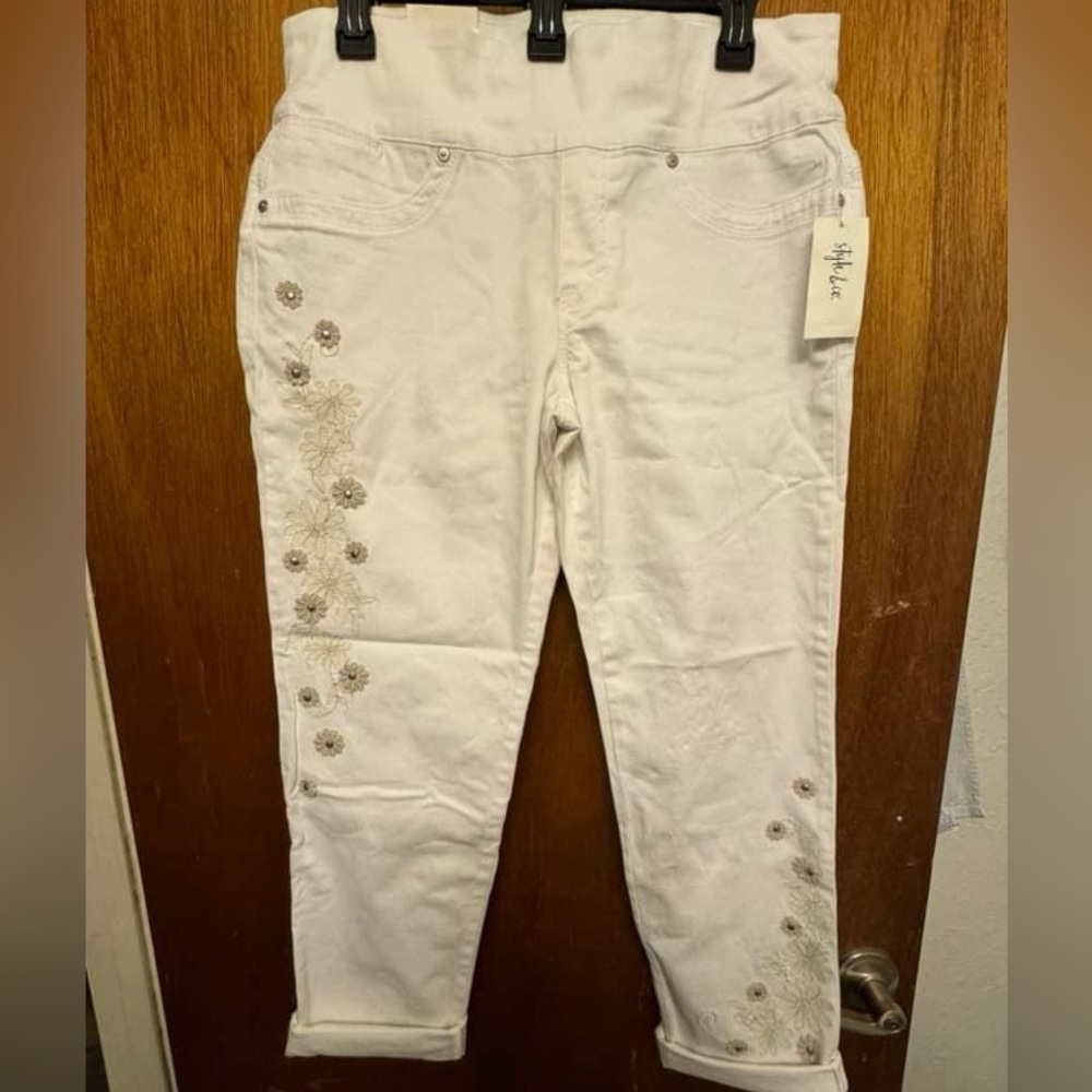 White woman capris size M
